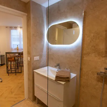 Lou Mistrau, Hyper Centre *